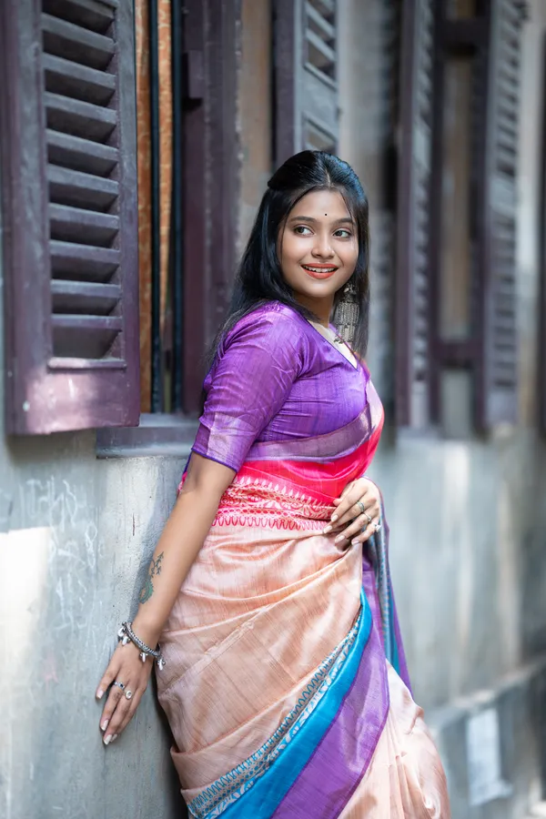 Soft_Tussar_Silk_sarees_with_Beautiful_Print_With_Attractive_Border_And_Contrast_Print_Blouse_With_Tassels