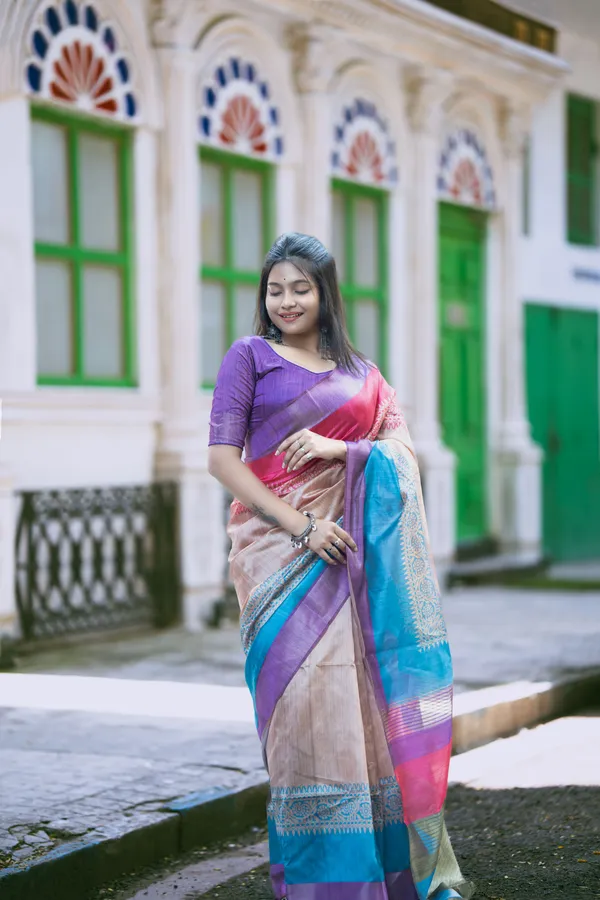 Soft_Tussar_Silk_sarees_with_Beautiful_Print_With_Attractive_Border_And_Contrast_Print_Blouse_With_Tassels
