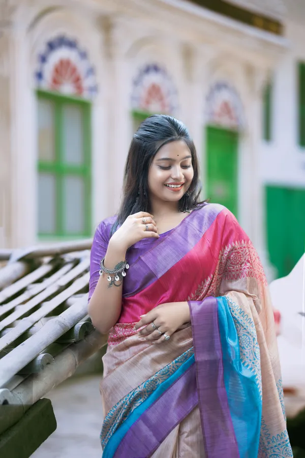 Soft_Tussar_Silk_sarees_with_Beautiful_Print_With_Attractive_Border_And_Contrast_Print_Blouse_With_Tassels