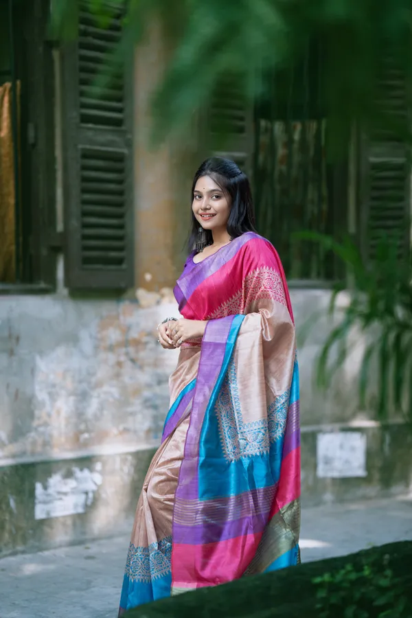 Soft_Tussar_Silk_sarees_with_Beautiful_Print_With_Attractive_Border_And_Contrast_Print_Blouse_With_Tassels