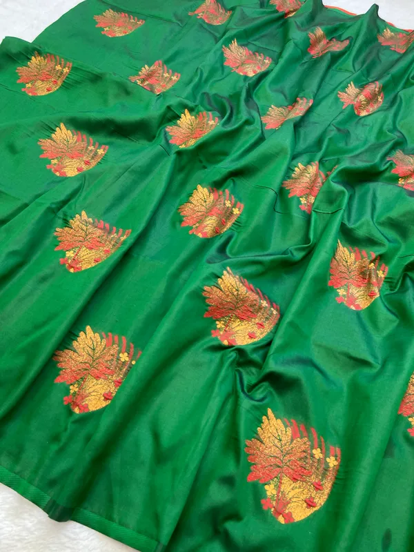 Premium_Soft_Silk_sarees_with_Beautiful_Weaving_Zari_With_Attractive_Two_Tone_Design_And_Weaving_Design_Blouse_With_Tassels