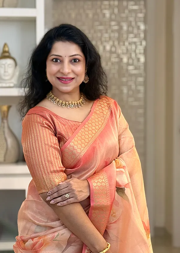 Soft_Tissue_Silk_sarees_with_Beautiful_Digital_Print_With_Attractive_Border_&_Rich_Pallu_With_Sequence_And_Contrast_Print_Blouse_With_Tassels