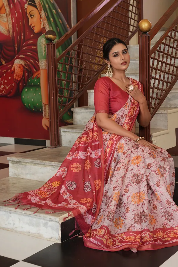Kabini_Red_–_Zari_Line_Aesthetic_Edit_for_You_|_Soft_Chanderi_Cotton_Saree_with_Digital_Print,_Zari_Line_Saree_&_Digital_Print_Blouse_with_Tassels
