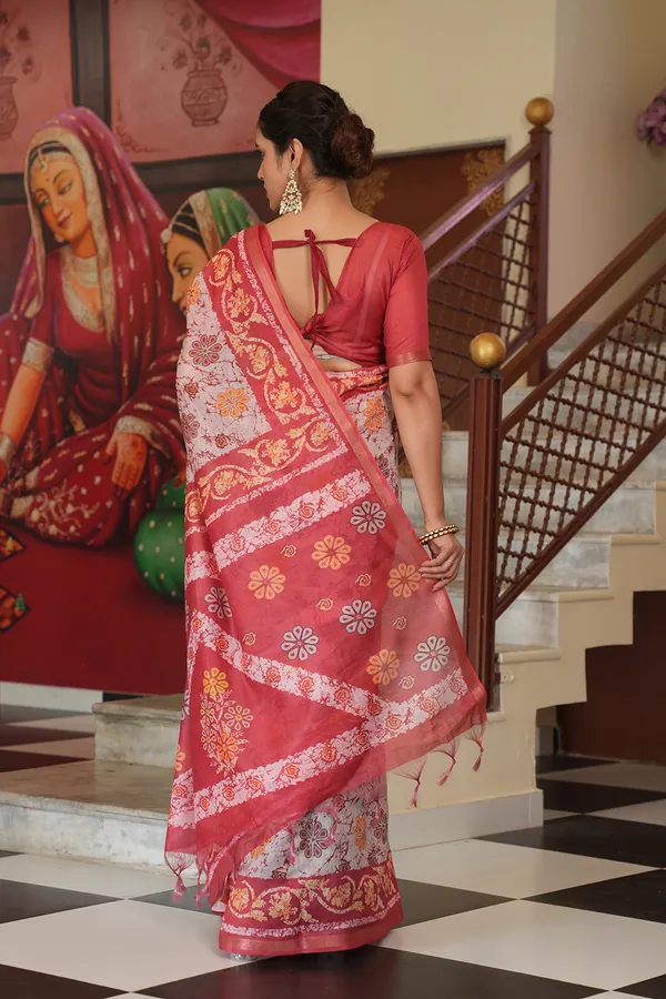 Kabini_Red_–_Zari_Line_Aesthetic_Edit_for_You_|_Soft_Chanderi_Cotton_Saree_with_Digital_Print,_Zari_Line_Saree_&_Digital_Print_Blouse_with_Tassels
