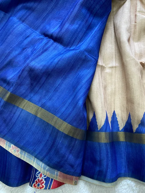 Soft_Tussar_Silk_sarees_with_Beautiful_Print_With_Attractive_Border_And_Contrast_Print_Blouse_With_Tassels