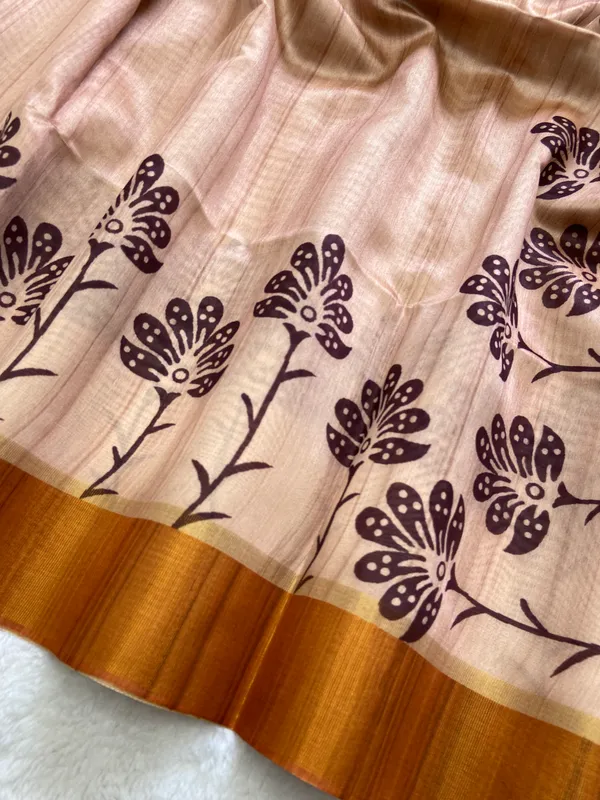Ziana_Orange_–_Diwali_Special_|_Soft_Tussar_Silk_Saree_with_Print,_Border_&_Contrast_Print_Blouse_with_Tassels