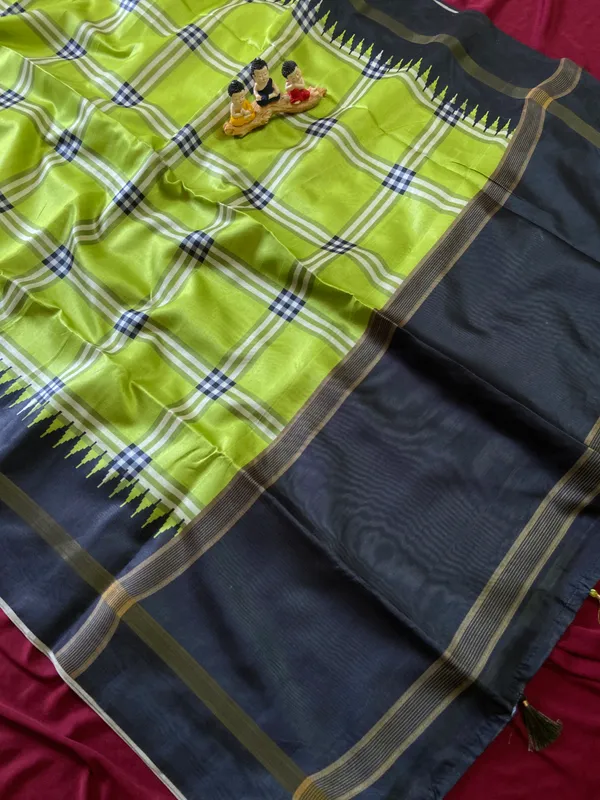 Soft_Tussar_Silk_sarees_with_Beautiful_Digital_Print_With_Attractive_Border_And_Contrast_Print_Blouse_With_Tassels