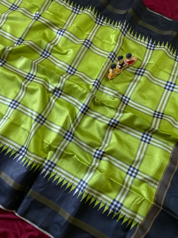 Soft_Tussar_Silk_sarees_with_Beautiful_Digital_Print_With_Attractive_Border_And_Contrast_Print_Blouse_With_Tassels