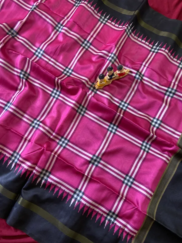 Soft_Tussar_Silk_sarees_with_Beautiful_Digital_Print_With_Attractive_Border_And_Contrast_Print_Blouse_With_Tassels