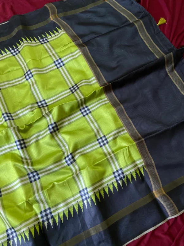Soft_Tussar_Silk_sarees_with_Beautiful_Digital_Print_With_Attractive_Border_And_Contrast_Print_Blouse_With_Tassels