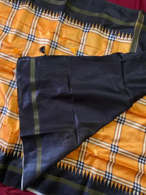 Soft_Tussar_Silk_sarees_with_Beautiful_Digital_Print_With_Attractive_Border_And_Contrast_Print_Blouse_With_Tassels