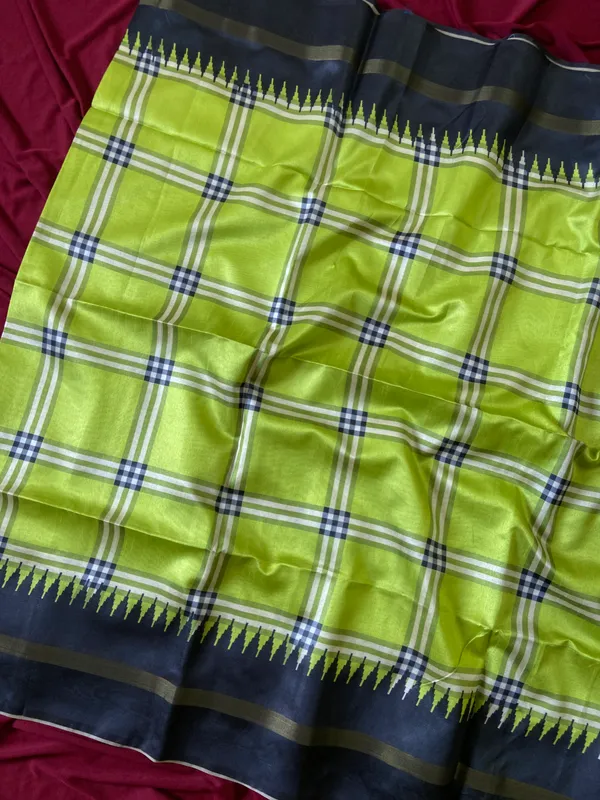 Soft_Tussar_Silk_sarees_with_Beautiful_Digital_Print_With_Attractive_Border_And_Contrast_Print_Blouse_With_Tassels