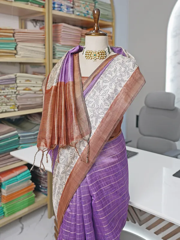 Soft_Semi_Tussar_Silk_sarees_with_Beautiful_Digital_Print_With_Attractive_Border_And_Contrast_Print_Blouse_With_Tassels