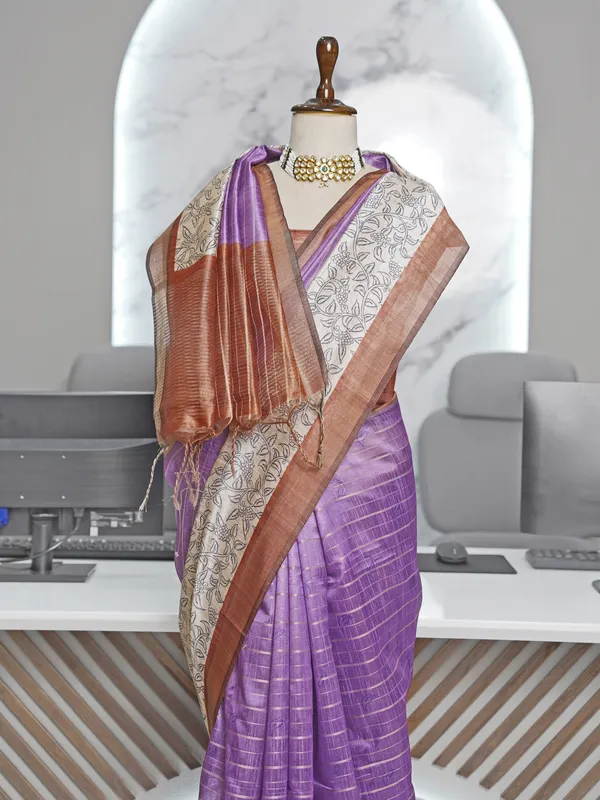Soft_Semi_Tussar_Silk_sarees_with_Beautiful_Digital_Print_With_Attractive_Border_And_Contrast_Print_Blouse_With_Tassels