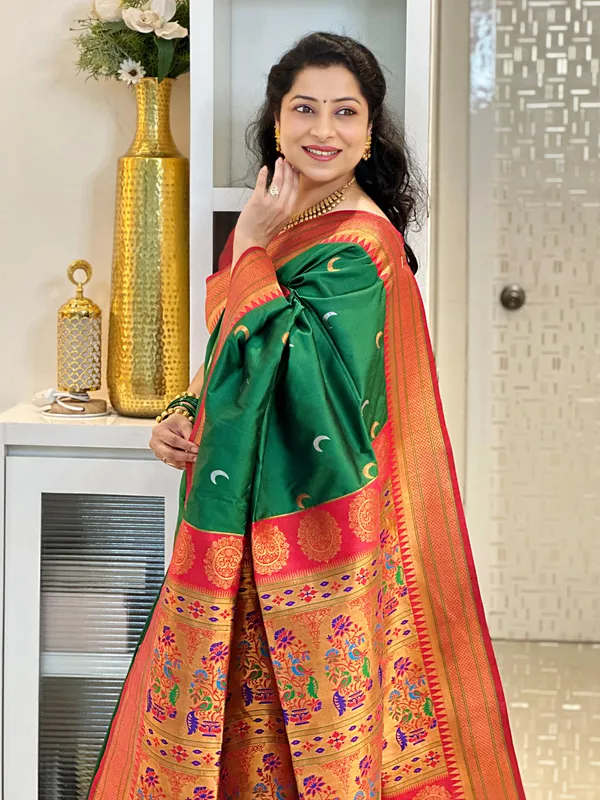 Rajeshri_Green_–_Royal_Wedding_Special_|_Premium_Soft_Paithani_Silk_Saree_with_Weaving_Pattern,_Rich_Pallu_&_Border_&_Weaving_Blouse_with_Tassels