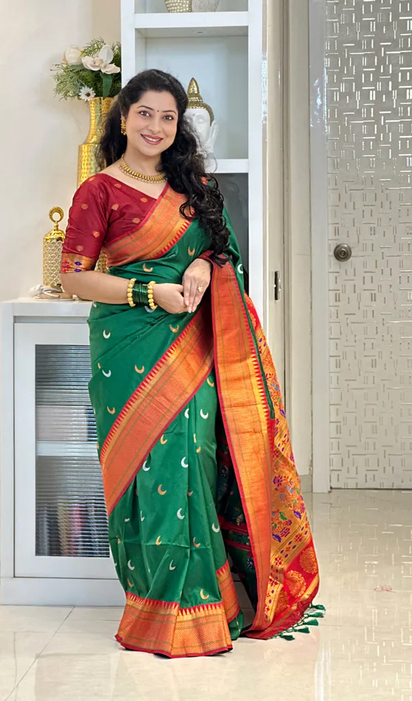 Rajeshri_Green_–_Royal_Wedding_Special_|_Premium_Soft_Paithani_Silk_Saree_with_Weaving_Pattern,_Rich_Pallu_&_Border_&_Weaving_Blouse_with_Tassels