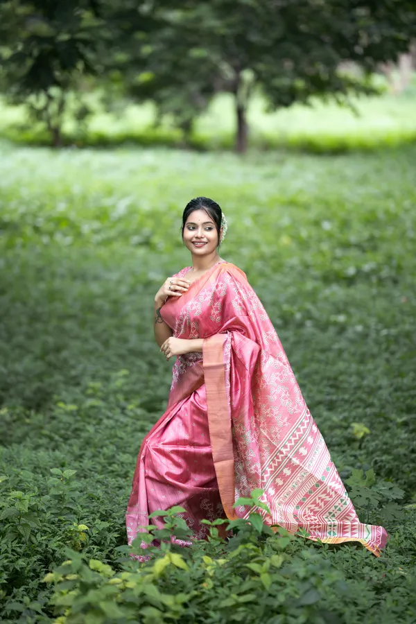 Lilavati_Peach_No.2_–_Charming_Aesthetic_Edit_for_You_|_Soft_Tussar_Silk_Saree_with_Print,_Border_&_Contrast_Print_Blouse_with_Tassels