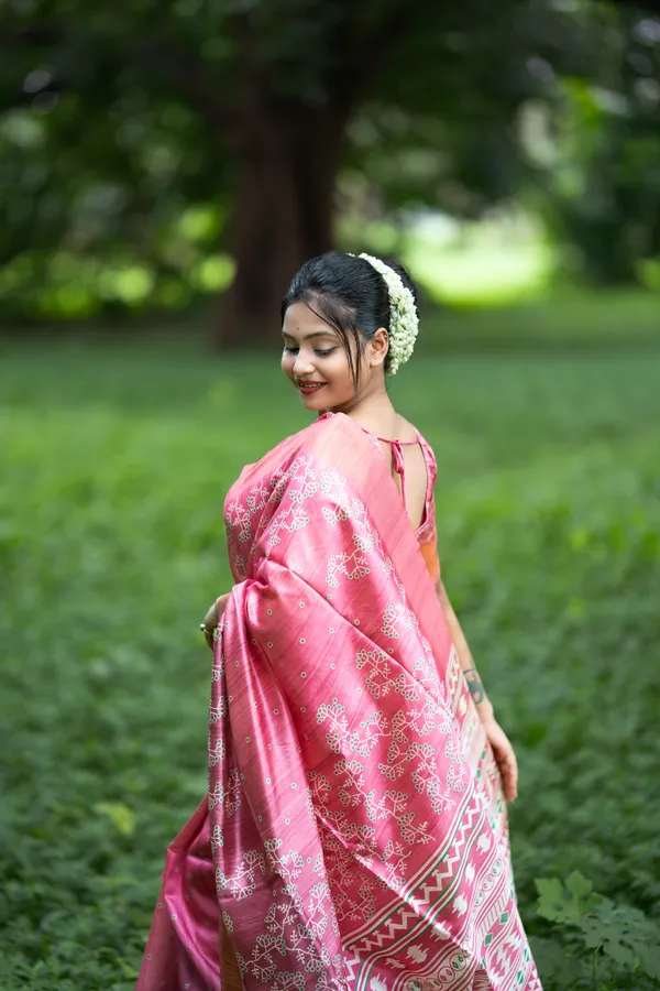 Lilavati_Peach_No.2_–_Charming_Aesthetic_Edit_for_You_|_Soft_Tussar_Silk_Saree_with_Print,_Border_&_Contrast_Print_Blouse_with_Tassels