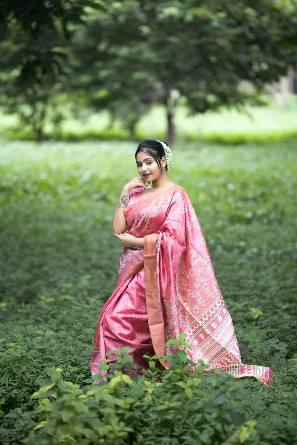 Lilavati_Peach_No.2_–_Charming_Aesthetic_Edit_for_You_|_Soft_Tussar_Silk_Saree_with_Print,_Border_&_Contrast_Print_Blouse_with_Tassels
