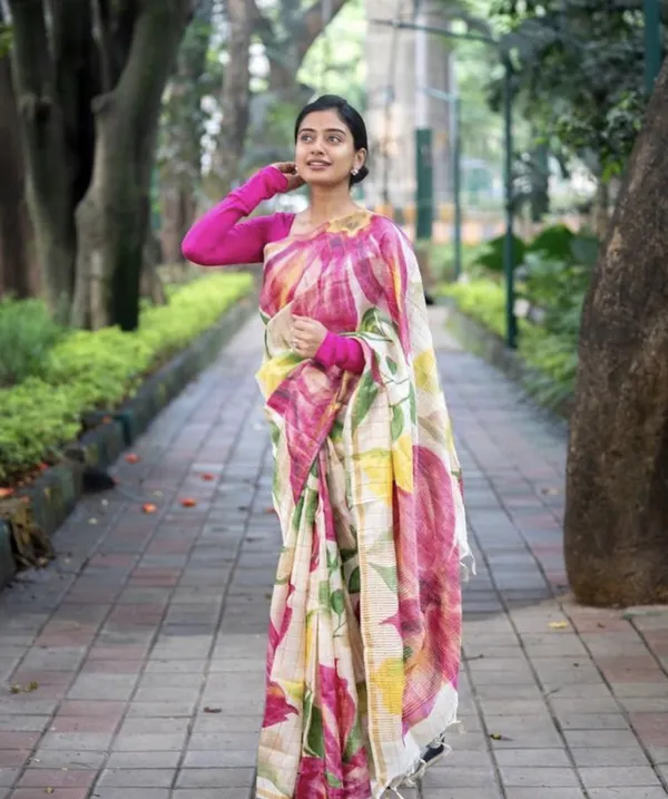 Garima_Cream_–_Dignified_Aesthetic_Edit_for_You_|_Soft_Tussar_Silk_Saree_with_Print,_Border_&_Contrast_Print_Blouse_with_Tassels