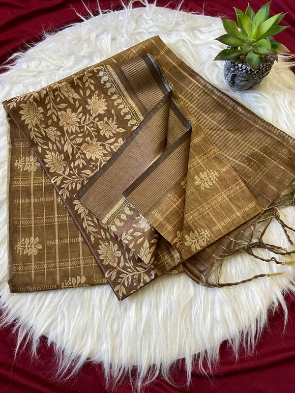 Soft_Semi_Tussar_Silk_sarees_with_Beautiful_Digital_Print_With_Attractive_Border_And_Contrast_Print_Blouse_With_Tassels