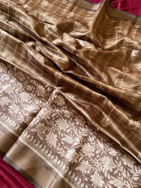Soft_Semi_Tussar_Silk_sarees_with_Beautiful_Digital_Print_With_Attractive_Border_And_Contrast_Print_Blouse_With_Tassels