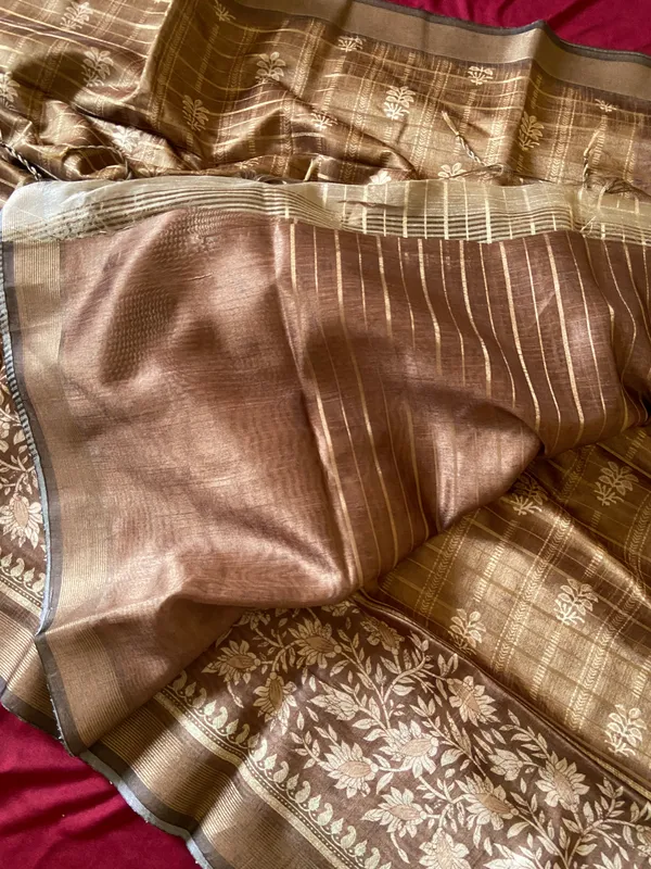 Soft_Semi_Tussar_Silk_sarees_with_Beautiful_Digital_Print_With_Attractive_Border_And_Contrast_Print_Blouse_With_Tassels