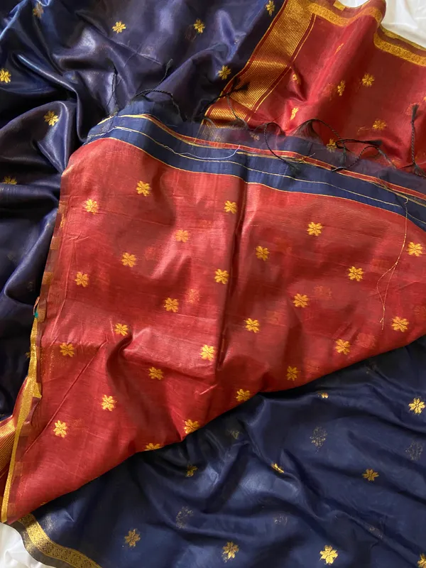 Jasleen_Red_&_Blue_–_Wedding_Special_|_Original_Maheswari_Cotton_Silk_Saree_with_Kanchipuram_Rich_Gold-Toned_Woven_Butti_Zari_Work,_Zari_Border
