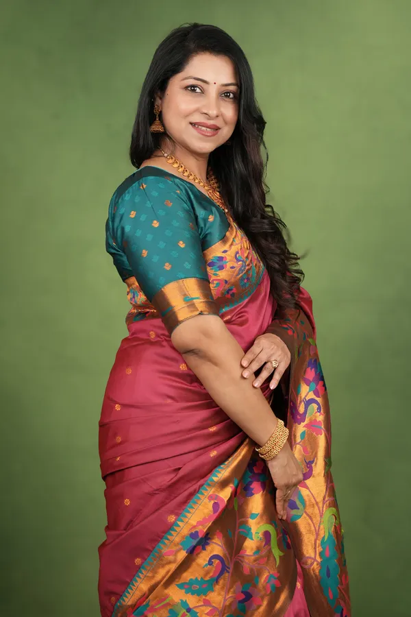Premium_Soft_Paithani_Silk_sarees_With_Beautiful_Weaving_Pattern_With_Attractive_Rich_Pallu_And_Border_And_Weaving_Blouse_With_Tassels
