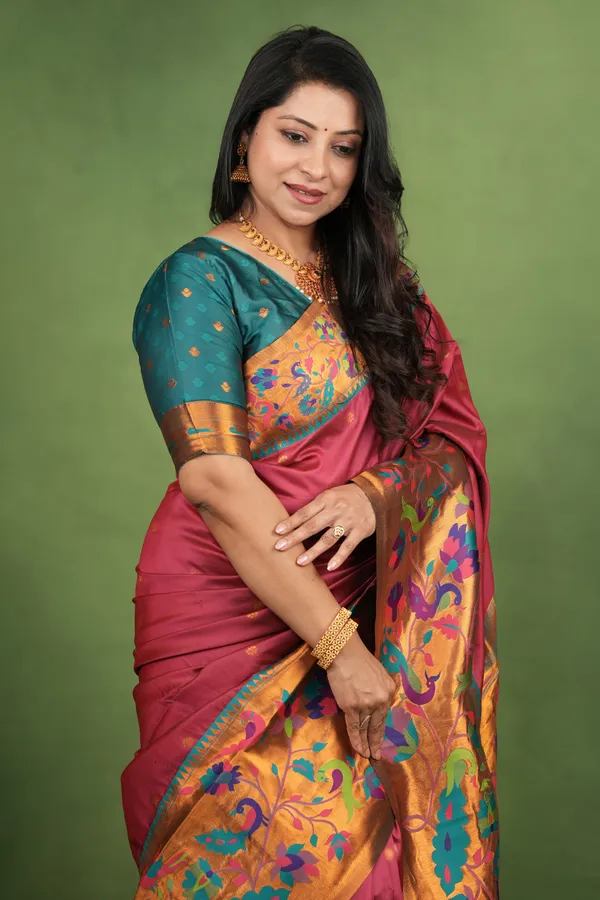 Premium_Soft_Paithani_Silk_sarees_With_Beautiful_Weaving_Pattern_With_Attractive_Rich_Pallu_And_Border_And_Weaving_Blouse_With_Tassels