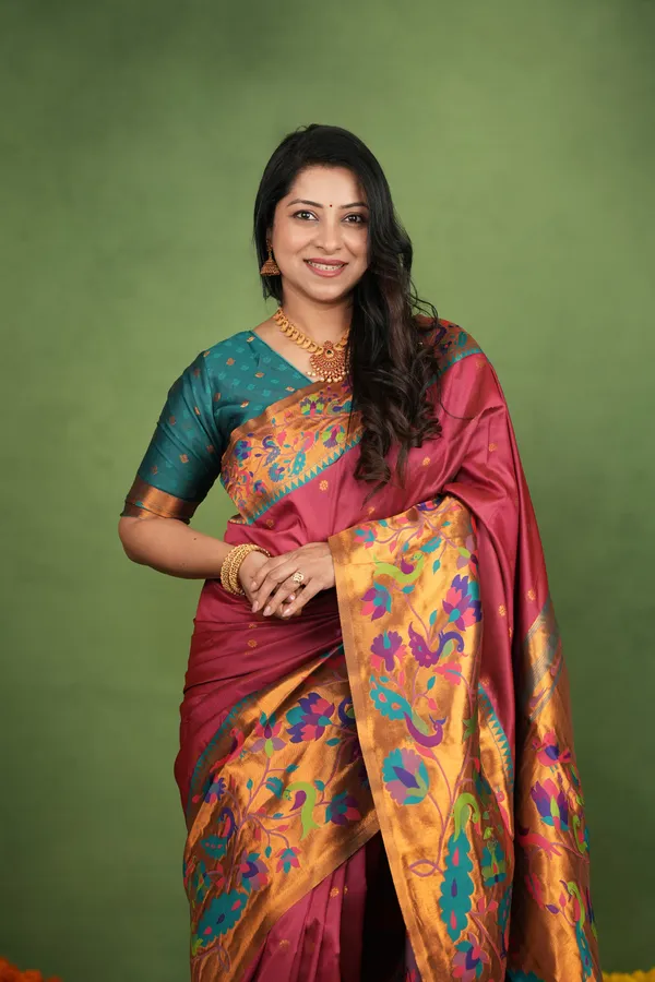 Premium_Soft_Paithani_Silk_sarees_With_Beautiful_Weaving_Pattern_With_Attractive_Rich_Pallu_And_Border_And_Weaving_Blouse_With_Tassels