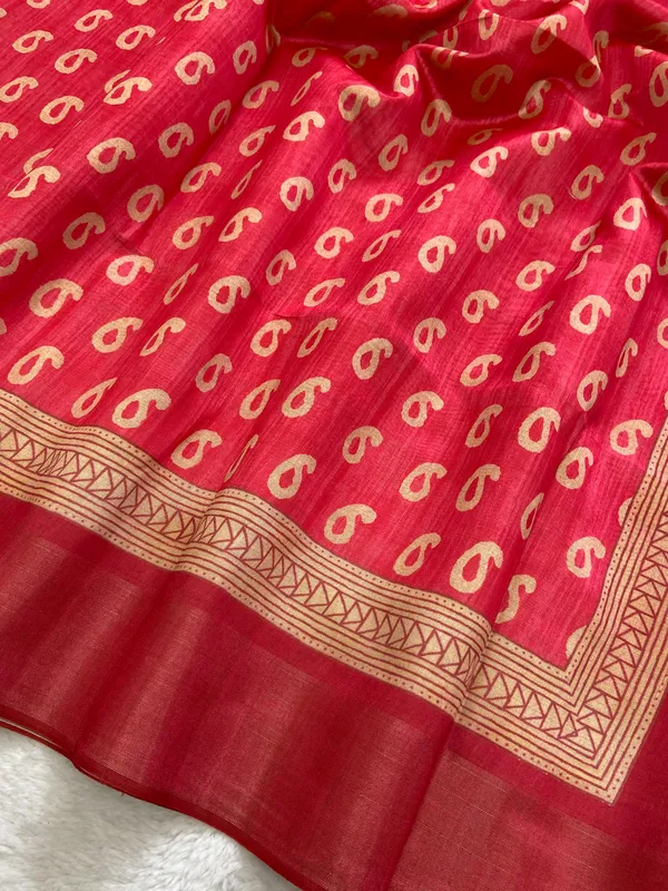 Soft_Tussar_Silk_sarees_with_Beautiful_Print_With_Attractive_Border_And_Contrast_Print_Blouse_With_Tassels