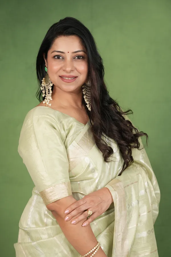Soft_Linen_Cotton_Silk_sarees_with_Beautiful_Weaving__Zari_Butti_Design_With_Attractive_Border_&_Rich_Pallu__And_Running__Plain_Blouse_With_Tassels