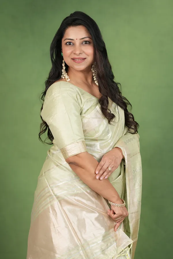 Soft_Linen_Cotton_Silk_sarees_with_Beautiful_Weaving__Zari_Butti_Design_With_Attractive_Border_&_Rich_Pallu__And_Running__Plain_Blouse_With_Tassels
