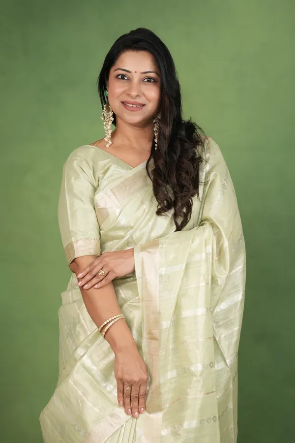 Soft_Linen_Cotton_Silk_sarees_with_Beautiful_Weaving__Zari_Butti_Design_With_Attractive_Border_&_Rich_Pallu__And_Running__Plain_Blouse_With_Tassels