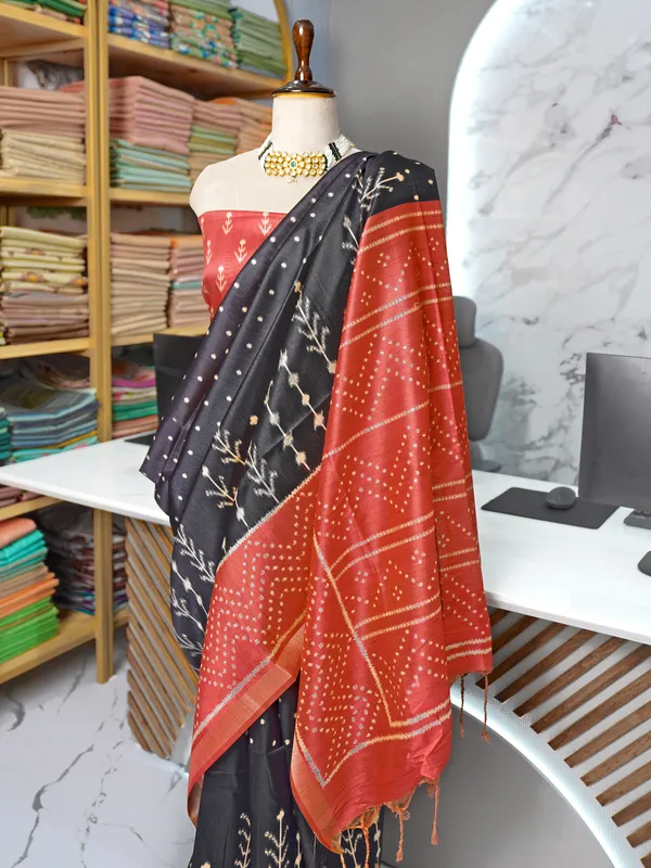 Soft_Tussar_Silk_sarees_with_Beautiful_Digital_Print_With_Attractive_Border_And_Contrast_Print_Blouse_With_Tassels