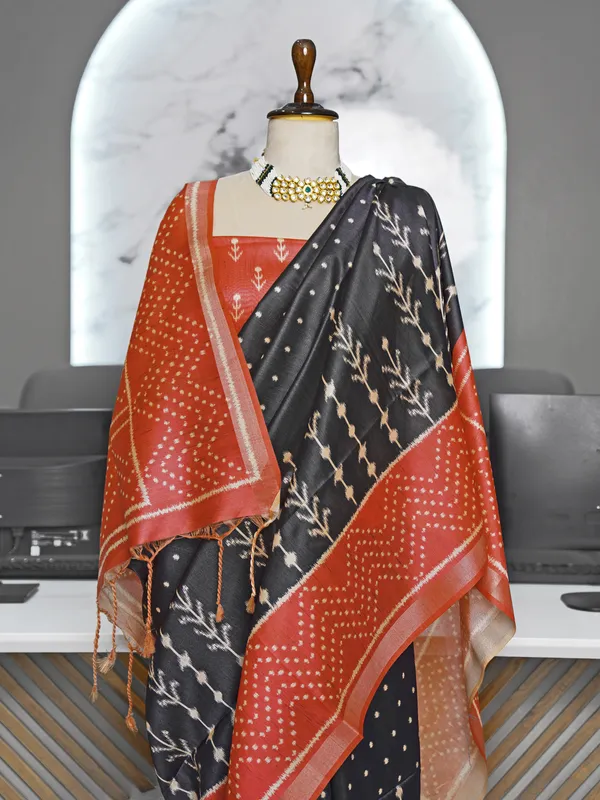 Soft_Tussar_Silk_sarees_with_Beautiful_Digital_Print_With_Attractive_Border_And_Contrast_Print_Blouse_With_Tassels