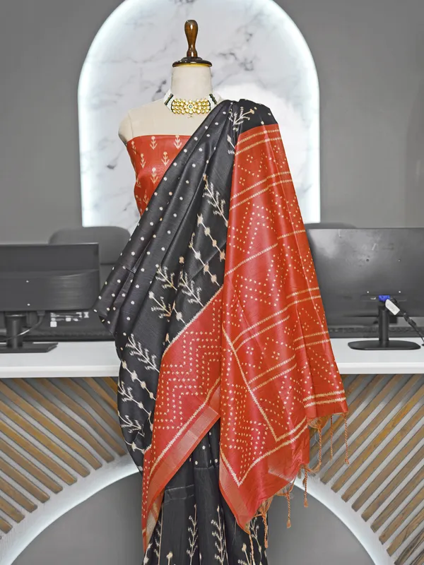 Soft_Tussar_Silk_sarees_with_Beautiful_Digital_Print_With_Attractive_Border_And_Contrast_Print_Blouse_With_Tassels