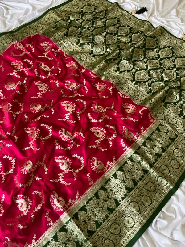 Omisha_Green_&_Pink_–_Peacock_Pallu_Wedding_Special_|_Banarasi_Pure_Satin_Silk_Saree_with_Peacock_in_Contrast_Green-Pink_Shades