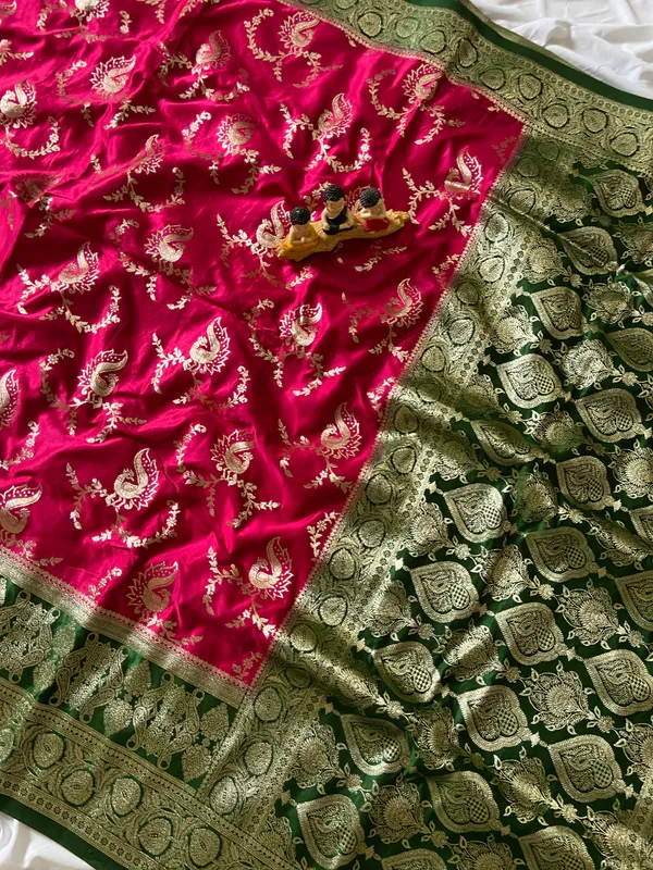 Omisha_Green_&_Pink_–_Peacock_Pallu_Wedding_Special_|_Banarasi_Pure_Satin_Silk_Saree_with_Peacock_in_Contrast_Green-Pink_Shades