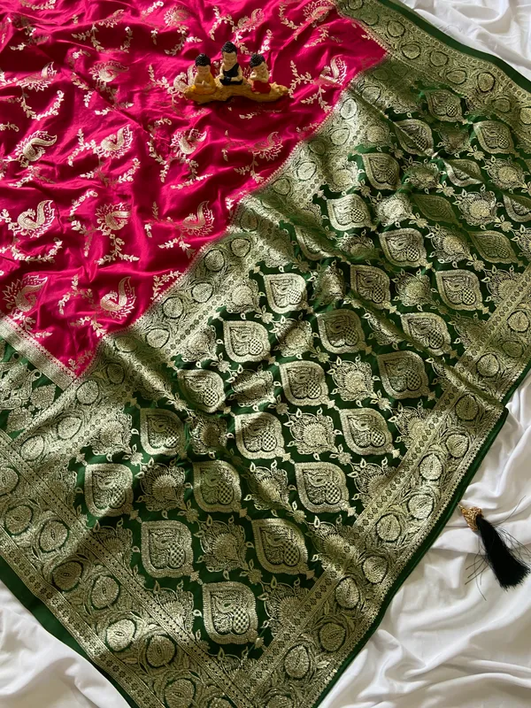 Omisha_Green_&_Pink_–_Peacock_Pallu_Wedding_Special_|_Banarasi_Pure_Satin_Silk_Saree_with_Peacock_in_Contrast_Green-Pink_Shades