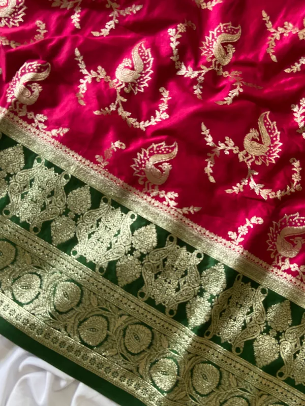 Omisha_Green_&_Pink_–_Peacock_Pallu_Wedding_Special_|_Banarasi_Pure_Satin_Silk_Saree_with_Peacock_in_Contrast_Green-Pink_Shades