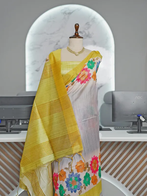 Soft_Tussar_Silk_sarees_with_Beautiful_Digital_Print_With_Attractive_Border_And_Contrast_Print_Blouse_With_Tassels