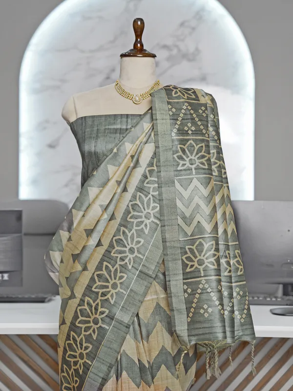 Soft_Tussar_Silk_sarees_with_Beautiful_Digital_Print_With_Attractive_Border_And_Contrast_Print_Blouse_With_Tassels