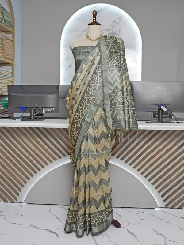 Soft_Tussar_Silk_sarees_with_Beautiful_Digital_Print_With_Attractive_Border_And_Contrast_Print_Blouse_With_Tassels