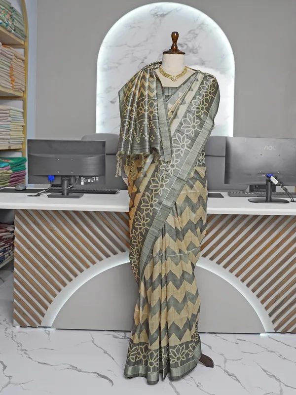 Soft_Tussar_Silk_sarees_with_Beautiful_Digital_Print_With_Attractive_Border_And_Contrast_Print_Blouse_With_Tassels