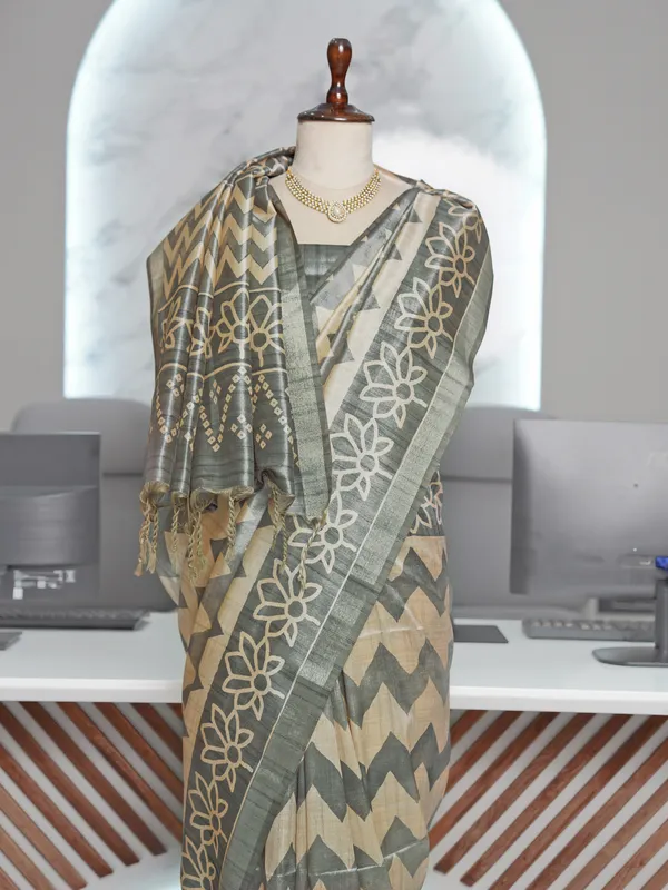 Soft_Tussar_Silk_sarees_with_Beautiful_Digital_Print_With_Attractive_Border_And_Contrast_Print_Blouse_With_Tassels