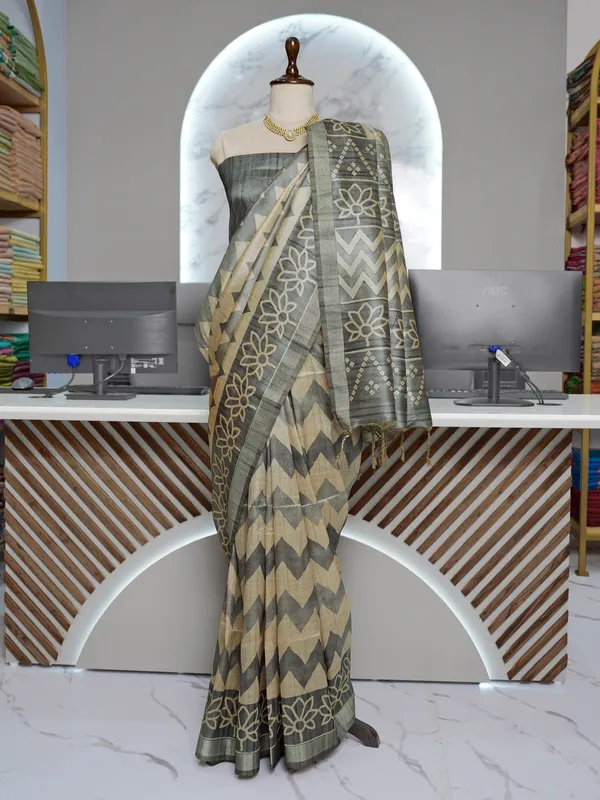 Soft_Tussar_Silk_sarees_with_Beautiful_Digital_Print_With_Attractive_Border_And_Contrast_Print_Blouse_With_Tassels