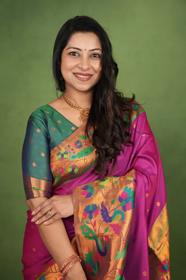Premium_Soft_Paithani_Silk_sarees_With_Beautiful_Weaving_Pattern_With_Attractive_Rich_Pallu_And_Border_And_Weaving_Blouse_With_Tassels