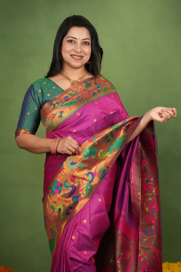 Premium_Soft_Paithani_Silk_sarees_With_Beautiful_Weaving_Pattern_With_Attractive_Rich_Pallu_And_Border_And_Weaving_Blouse_With_Tassels